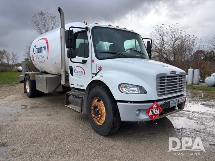 2010-freightliner-business-class-bobtail-truck-(dr12578-unit-221)-image-6