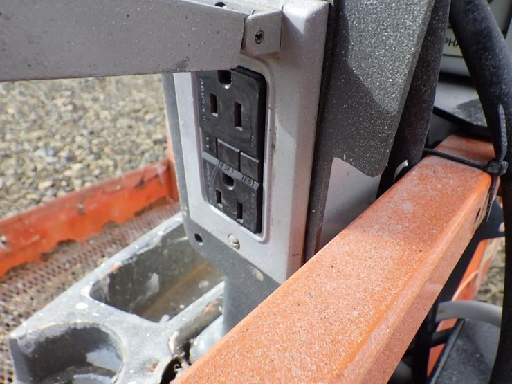 2016-jlg-400s-image-13