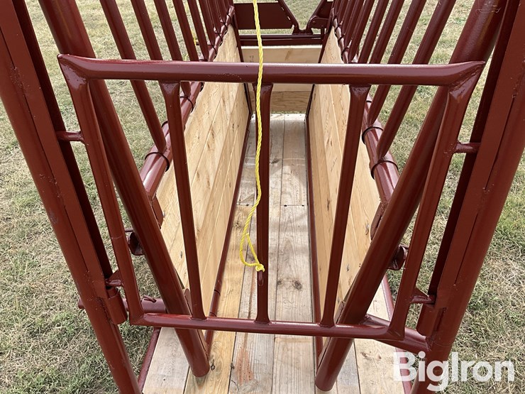 livestock-squeeze-chute-image-14