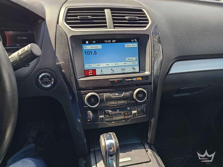 2017-ford-explorer-image-19