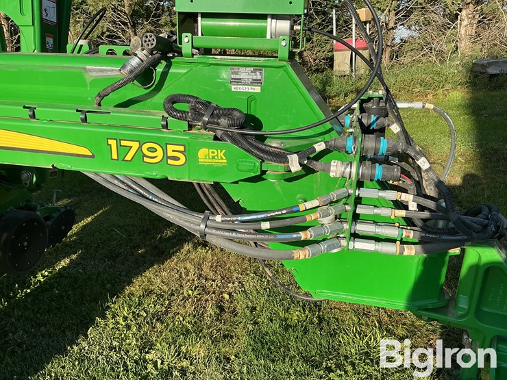 2018-john-deere-1795-image-11