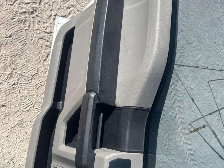 2017-ford-f150-image-10