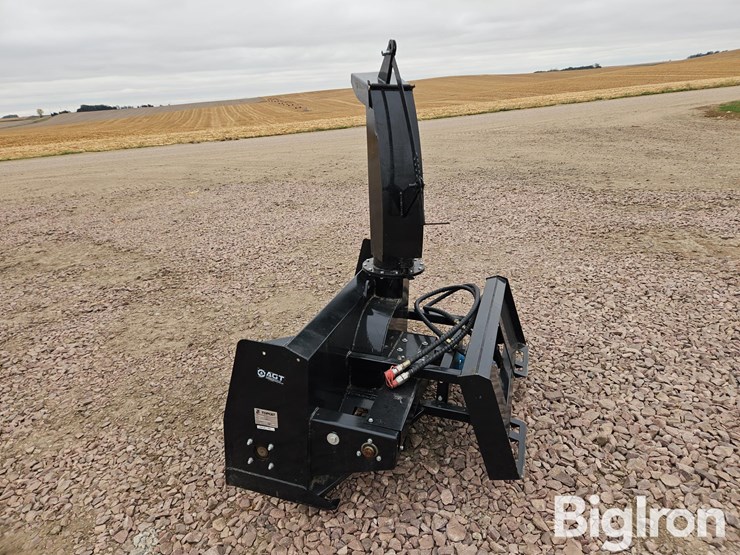 2024-caterpillar-60-image-8