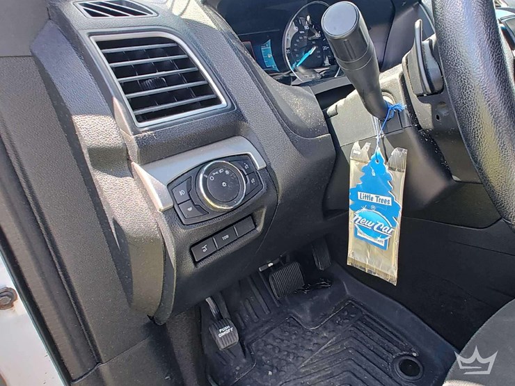 2017-ford-explorer-image-15