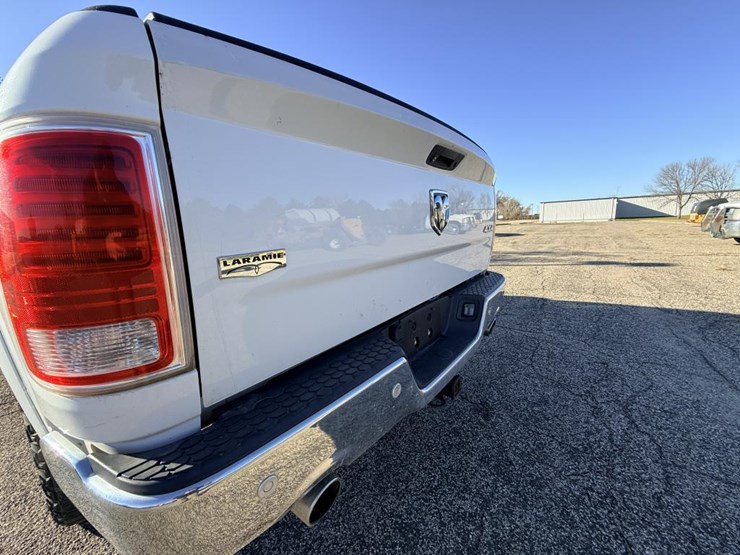 2016-dodge-1500-image-18