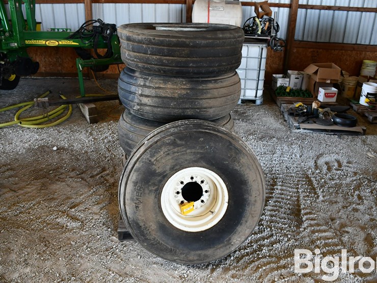 american-farmer-16.5l-16.1-tires-on-8-bolt-rims-image-2