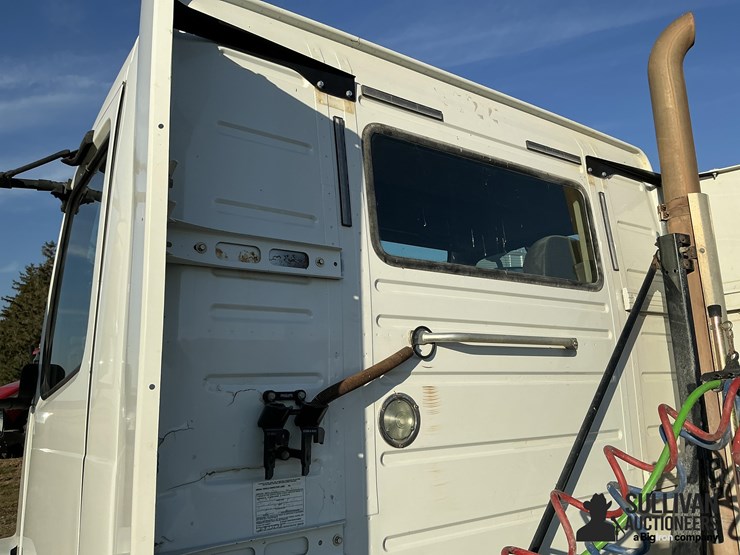 2016-volvo-vn-image-20