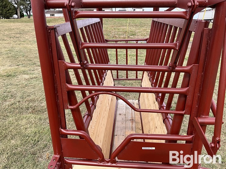 livestock-squeeze-chute-image-13
