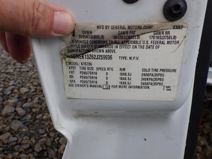 2002-chevrolet-tahoe-image-30