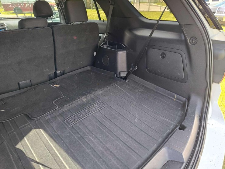 2017-ford-explorer-image-38