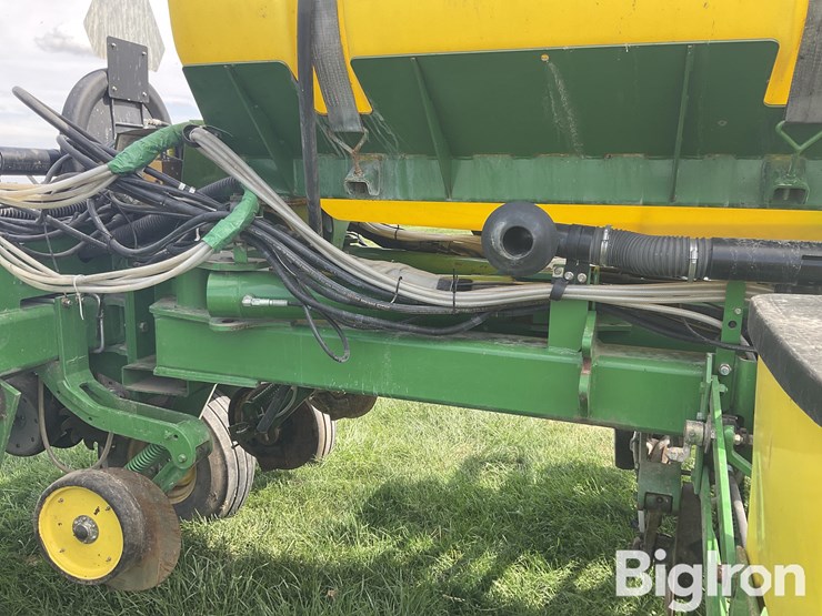 2009-john-deere-1770nt-image-19