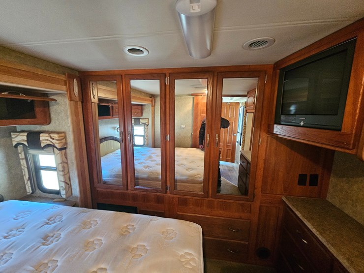 #22198-•-2007-georgie-boy-landau-motorhome-image-79