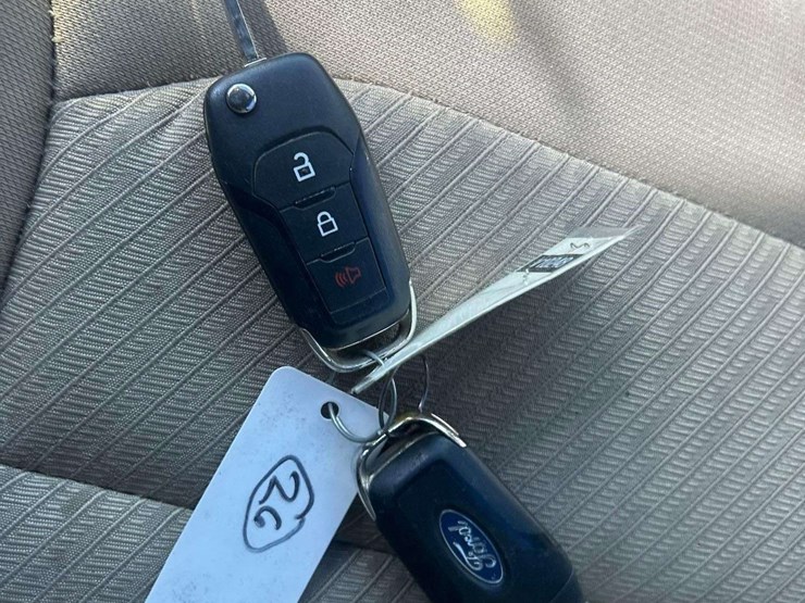 2017-ford-explorer-image-36