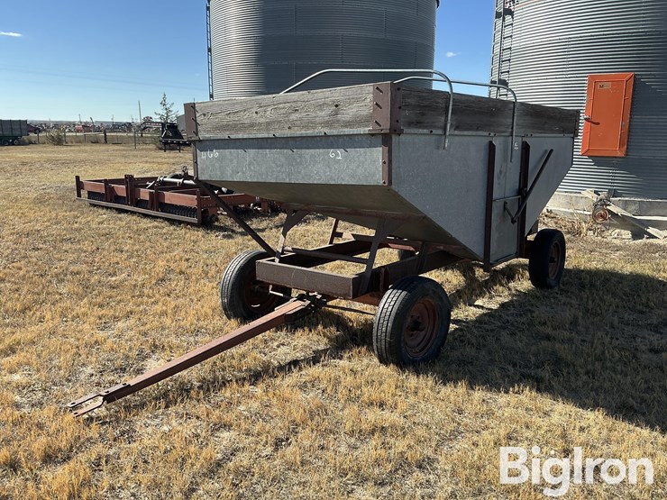 new-holland-180-image-1