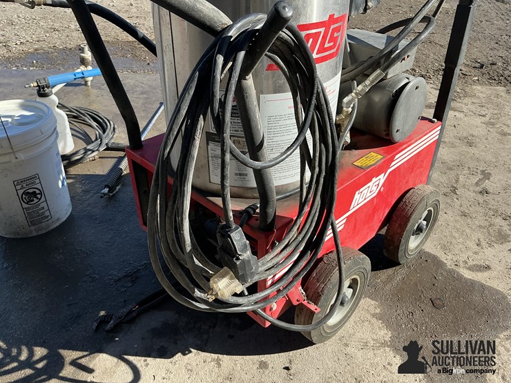 hotsy-hc165l.1-pressure-washer-image-11
