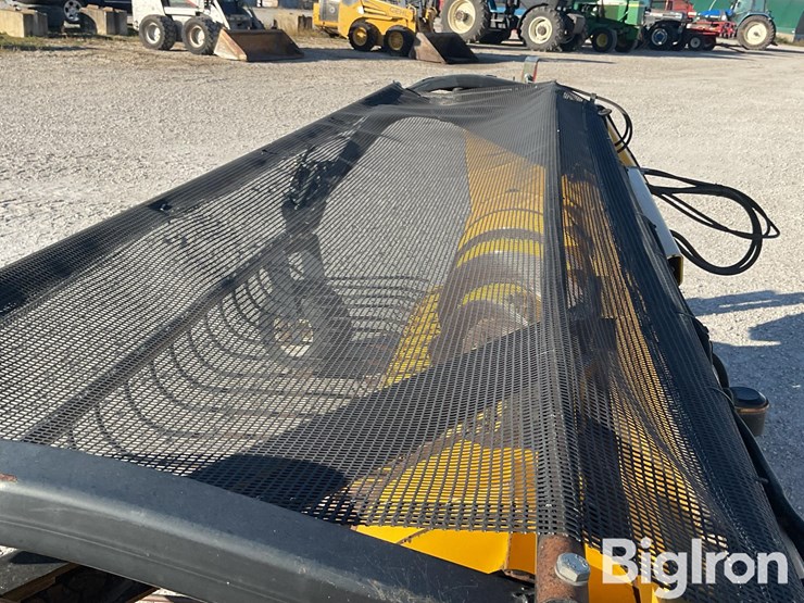 2009-new-holland-283-image-17