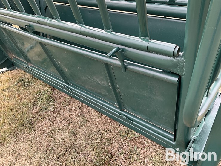 powder-river-livestock-squeeze-chute-image-18