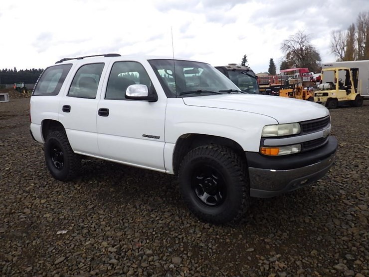 2002-chevrolet-tahoe-image-3