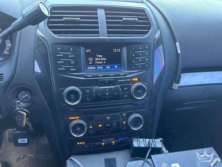 2017-ford-explorer-image-18