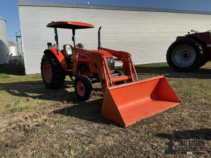 2012-kubota-m7040f-image-3