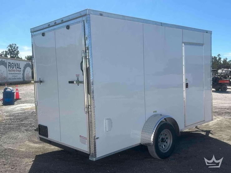 2025-j-&amp;-c-suppliers-enclosed-trailer-image-3