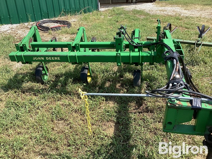 john-deere-725-image-11