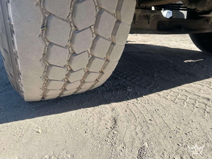 2013-peterbilt-367-image-27