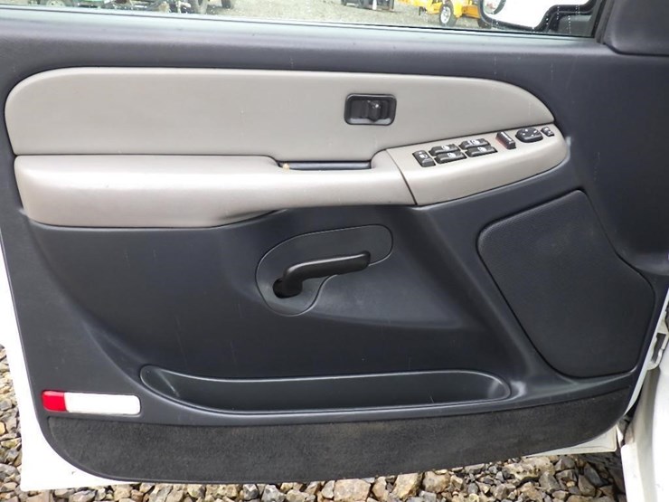 2002-chevrolet-tahoe-image-20