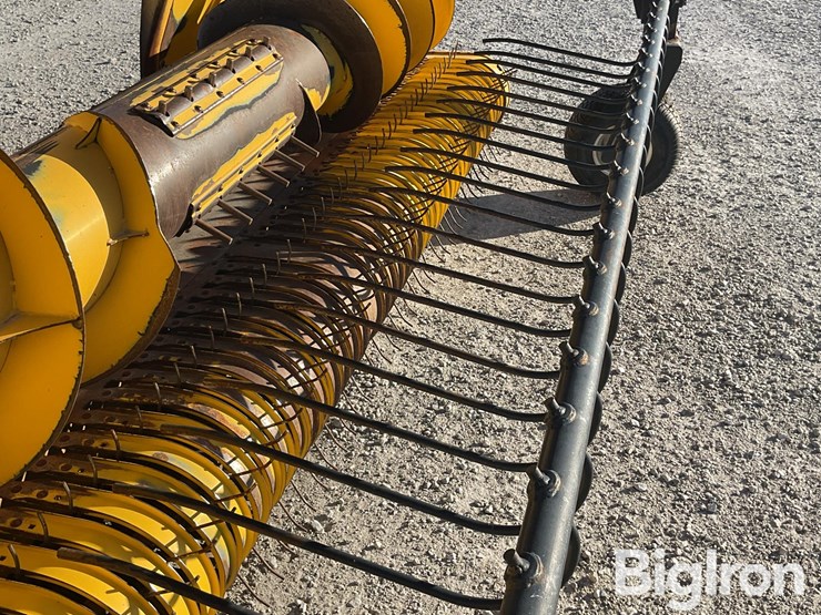 2009-new-holland-283-image-13