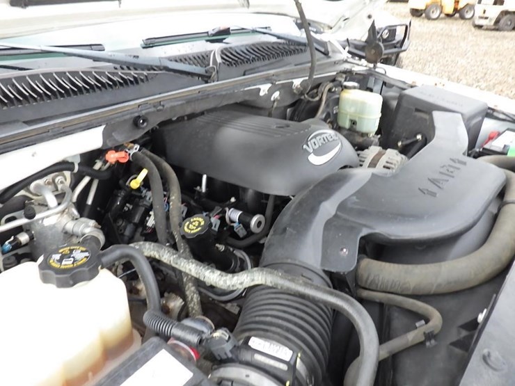 2002-chevrolet-tahoe-image-13