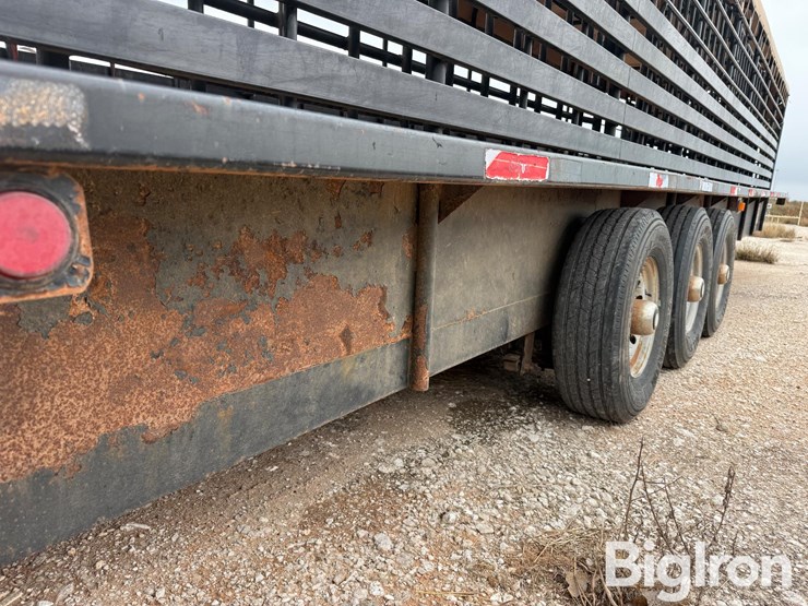 2014-neckover-32'-tri/a-gooseneck-livestock-trailer-image-19