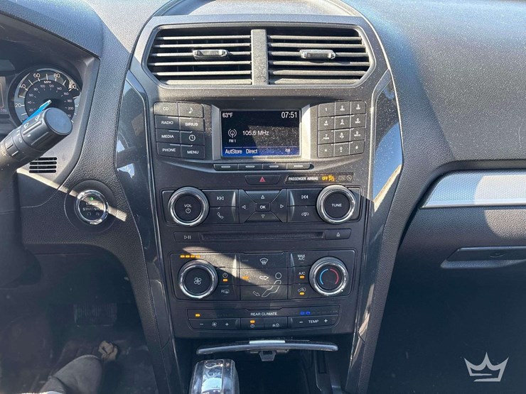 2017-ford-explorer-image-11