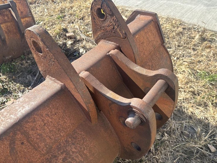 #3812-•-approx.-34"-wb-tooth-bucket-image-6