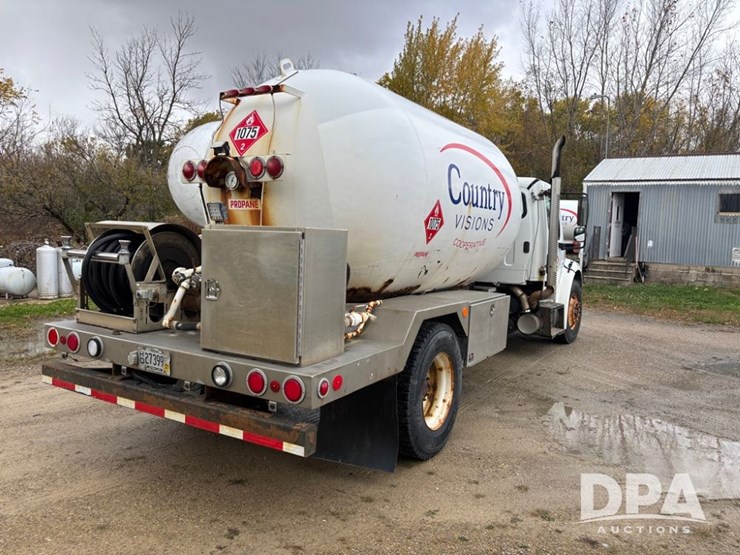 2010-freightliner-business-class-bobtail-truck-(dr12578-unit-221)-image-12