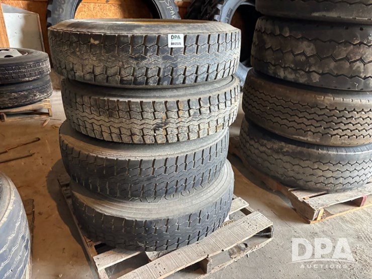 implement-tires-(dr12575)-image-1