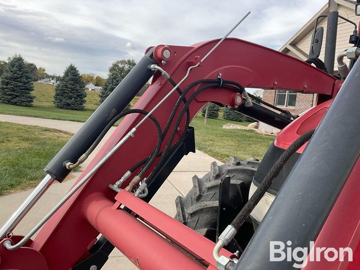 2013-case-ih-farmall-105c-image-15