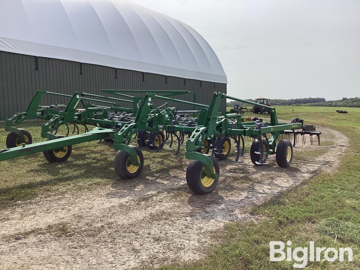 2010-john-deere-2210-image-14