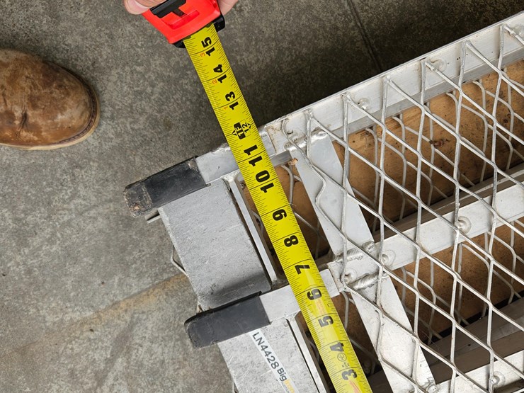 (2)-sets-of-folding-aluminum-ramps-image-12