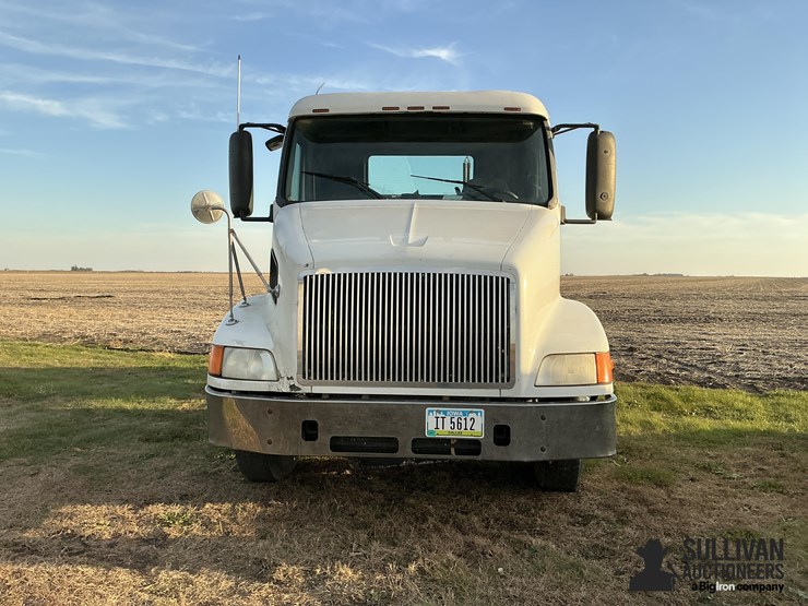 2000-volvo-vn-image-2