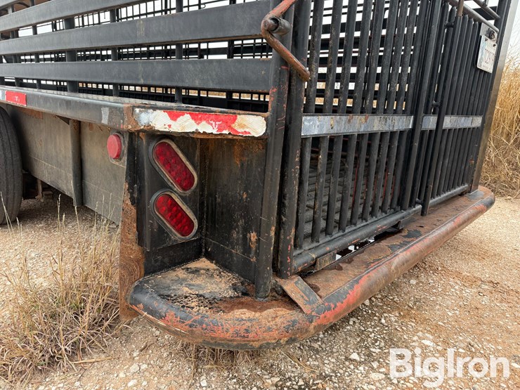 2014-neckover-32'-tri/a-gooseneck-livestock-trailer-image-15