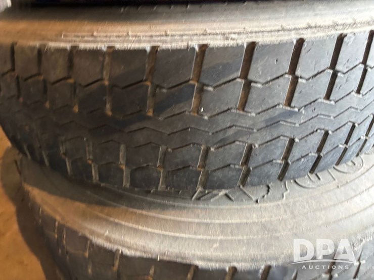 implement-tires-(dr12575)-image-11