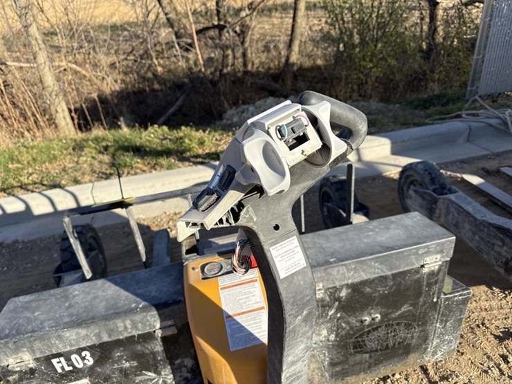 #3295-•-electric-pallet-jack-image-5