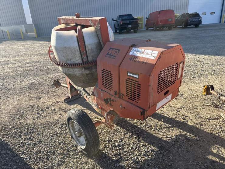 #3297-•-multiquip-concrete-mixer-image-3