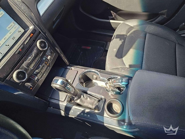 2017-ford-explorer-image-21