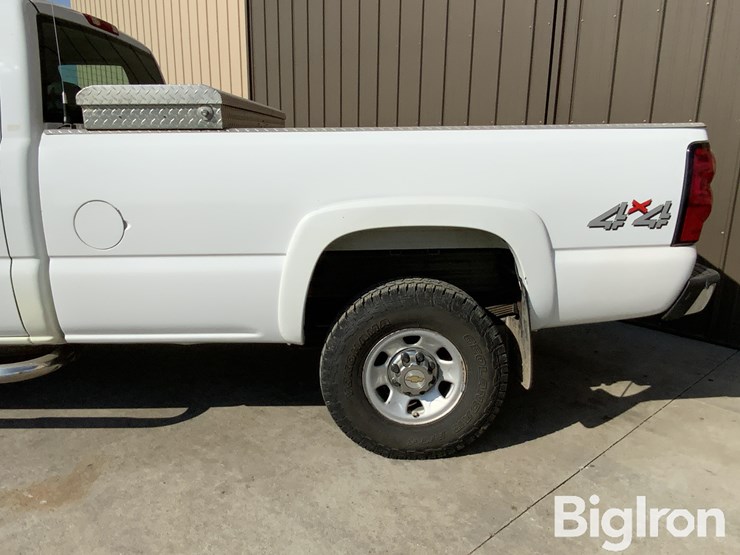 2004-chevrolet-silverado-3500-ls-image-18