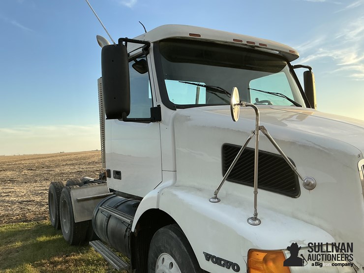 2000-volvo-vn-image-14