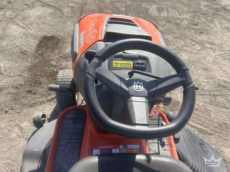 husqarvana-46in-riding-mower-image-6