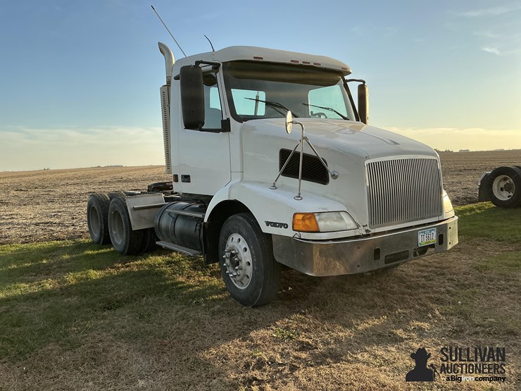 2000-volvo-vn-image-3