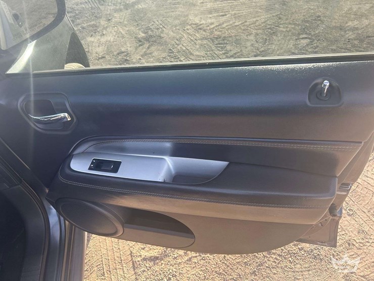 2015-jeep-compass-image-23