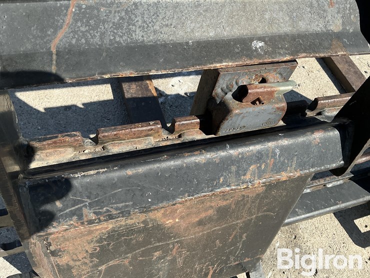 rueters-pallet-forks-image-10